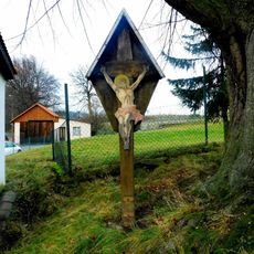 Kříž u kaple v Dunicích