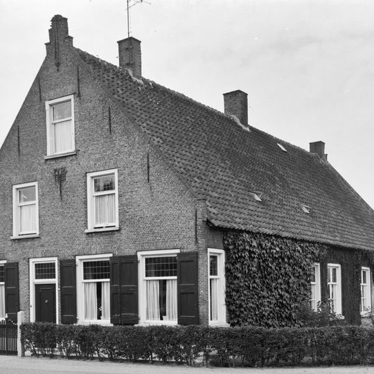 Van der Duinstraat 10, Sprang