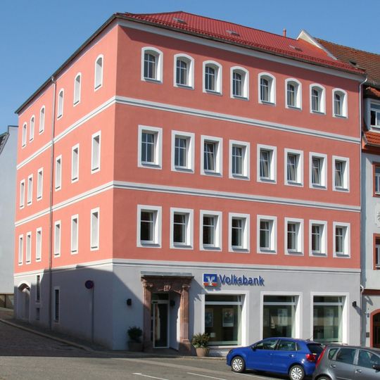 Wohnhaus in Ecklage und geschlossener Bebauung
