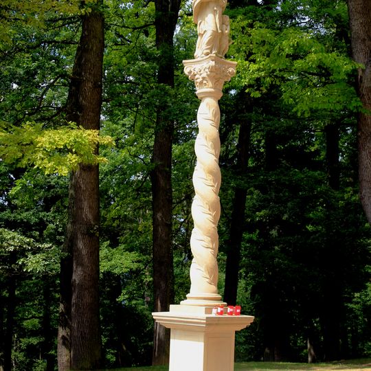 Socha sv. Jána Nepomuckého, stĺp