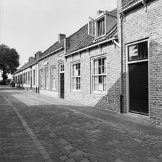 Kniphoek bij 18, Buren