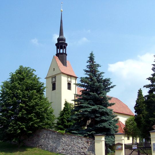 Kirche und Kirchhof Zodel; Kirche mit Kirchhof und Einfriedungsmauer, Gruft und Kriegerdenkmal für die Gefallenen des Ersten Weltkrieges Dorfstraße 81a