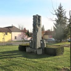 Pomník padlým v centru Mratína