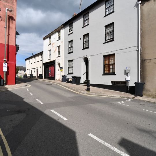 Nos 82 And 84 Including Rear Courtyard Walls