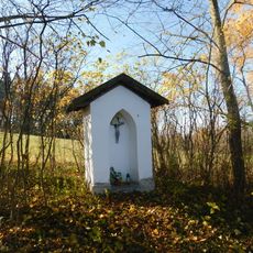 Výklenková kaplička při cestě ke kapli Andělů strážných u Úsobí