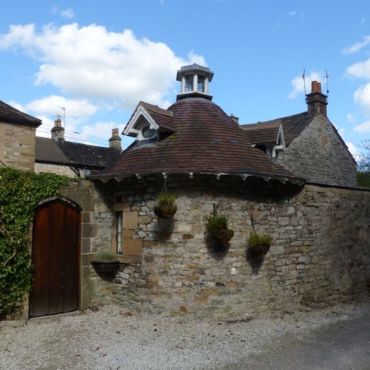 Dovecote and attached wall to east of Riverside Hotel