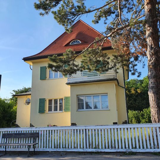 Wohnhaus mit Einfriedung Dr.-Wilhelm-Külz-Straße 21