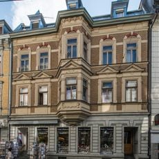 Wohn- und Geschäftshaus