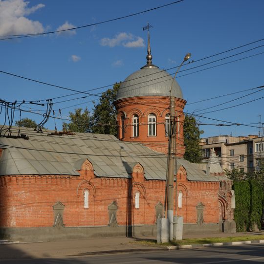 Ограда с решеткой, воротами и угловыми павильонами