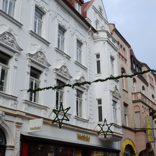 Wohn- und Geschäftshaus