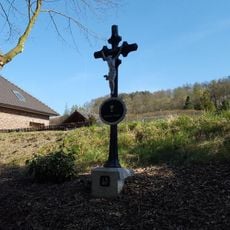 Kříž v Tmani pod vrchem Lejškov