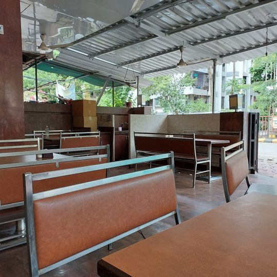 Status Restaurant