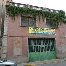 Plaça Carles Perelló, 4