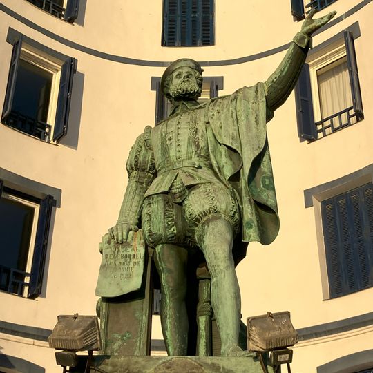 Estatua de Juan Sebastián Elcano en Guetaria