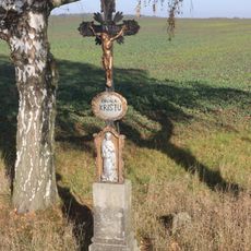 Kříž u křižovatky u Valče