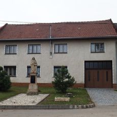 Socha svaté Anny v Prasklicích na křižovatce