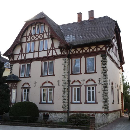 Villenartiges Wohnhaus