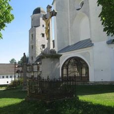 Boží muka na prostranství před kostelem sv. Michaela v Branné