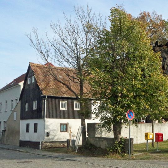 Wohnhaus in offener Bebauung Uferstraße 10