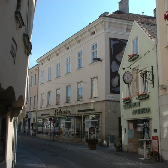 Wohn- und Geschäftshaus