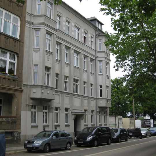 Mietshaus in halboffener Bebauung Reichenhainer Straße 50