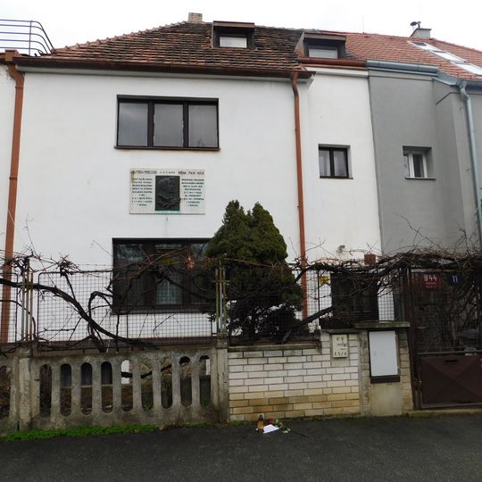 Pamětní deska rodiny Preissigovy na domě Jihovýchodní VIII 944/11 na Spořilově