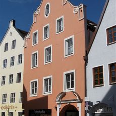 Wohn- und Geschäftshaus