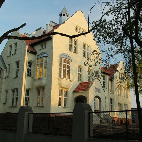 Szpital, ob. zespół szkoł medycznych