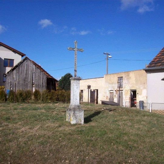 Kříž v Blížejově u křižovatky