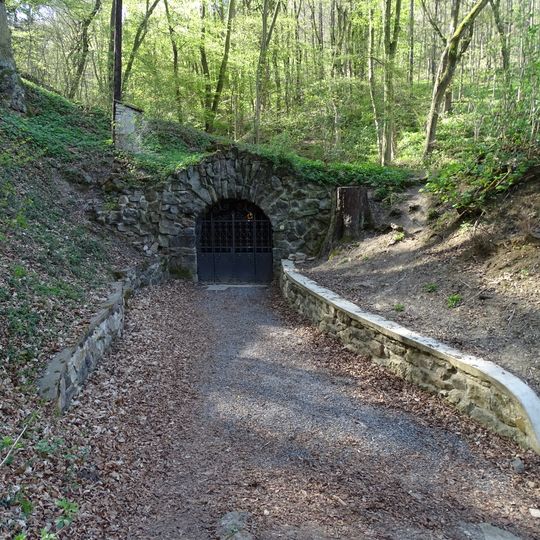 Mariánská kaplička nad pramenem v Malé Chuchli