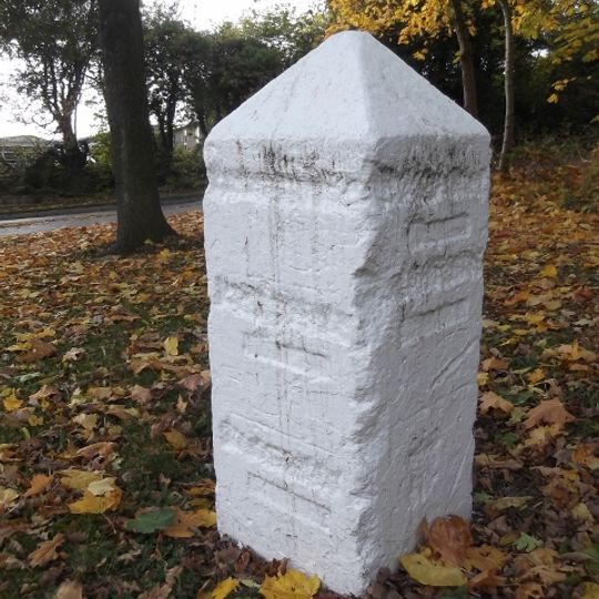 Guide Post Opposite East End Of Kirkfield Close