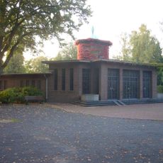 Tor, Pförtnerhaus und Kapelle des Zentralfriedhofs Bad Godesberg