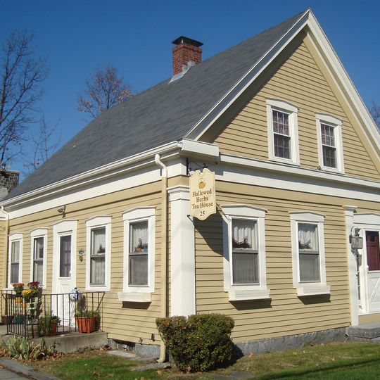House at 25 High School Avenue