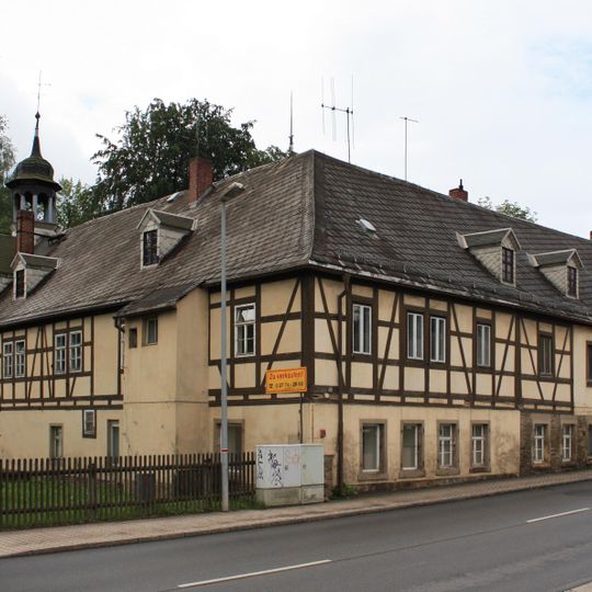 Sachgesamtheit Hammerherrenhof Erla mit folgenden Einzeldenkmalen: Hammerherrenhaus , drei Seitengebäude  und Gutspark sowie südwestlicher Verbinderbau, W