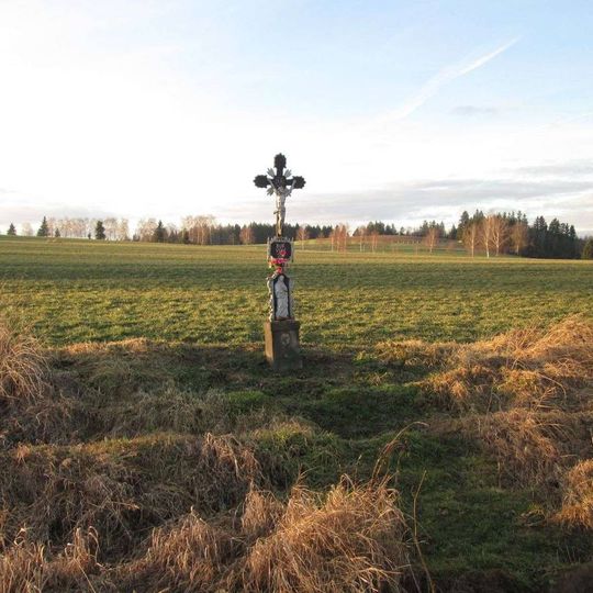 Kříž severně od Cetorazi u polní cesty