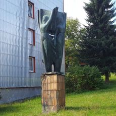 Socha ve Zbiroze před poštou