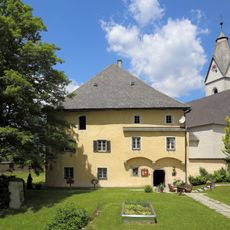 Pfarrhof und Wirtschaftsgebäude
