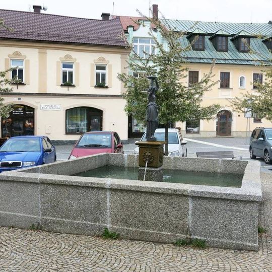 Kašna Žena s nádobou