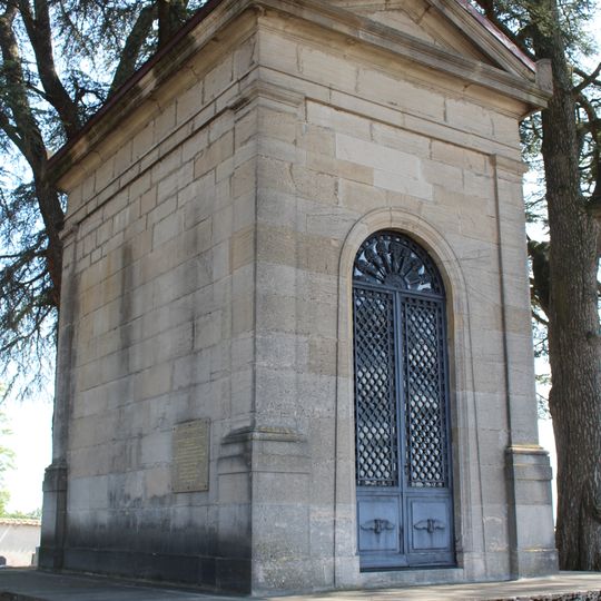 Chapelle funéraire du cimetière de Pont-de-Veyle