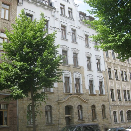 Mietshaus in geschlossener Bebauung Zietenstraße 73