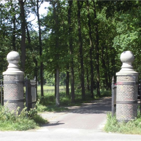 Huis te Hoevelaken: toegangshekken