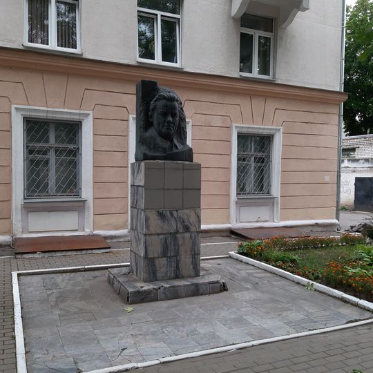 Помнік Кіраву