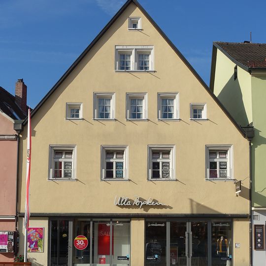 Wohn- und Geschäftshaus