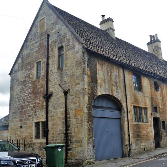 Gatepiers To Left Of No 1A  Priory Close
