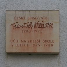 Pamětní deska Františka Křeliny na domě Komenského 46 v Českém Dubu