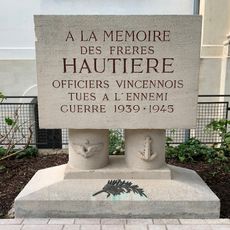 À la mémoire des frères Hautière, officiers vincennois tués à l'ennemi. Guerre 1939-1945