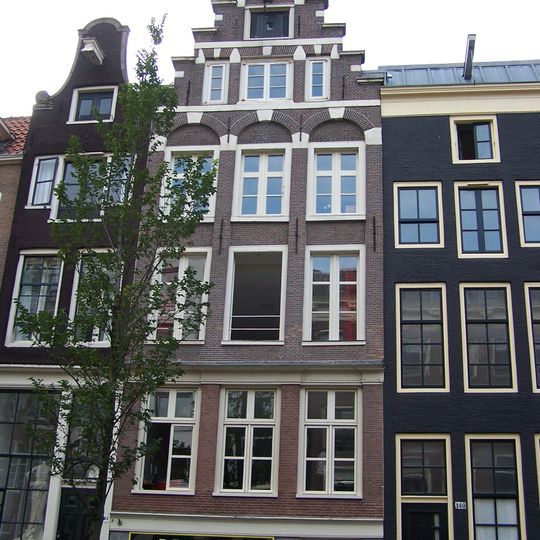 Pand met trapgevel van het 'type met grote blokken'