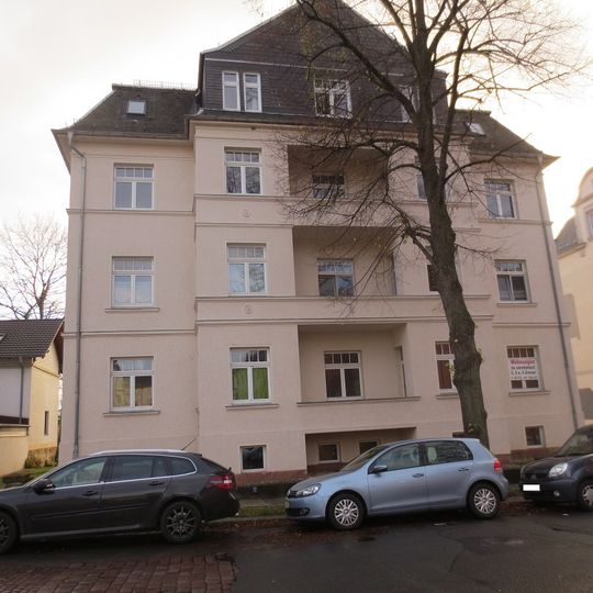 Mietshaus in offener Bebauung mit Vorgarten Wilhelm-Weber-Straße 1