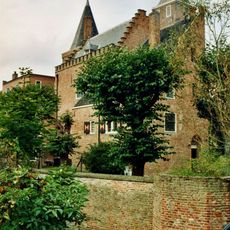 Slot Haamstede: ruïne en keermuur