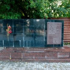 Монумент и братская могила первых членов Гусевского Союза молодежи, погибших в 1918 г. (Гусь-Хрустальный)